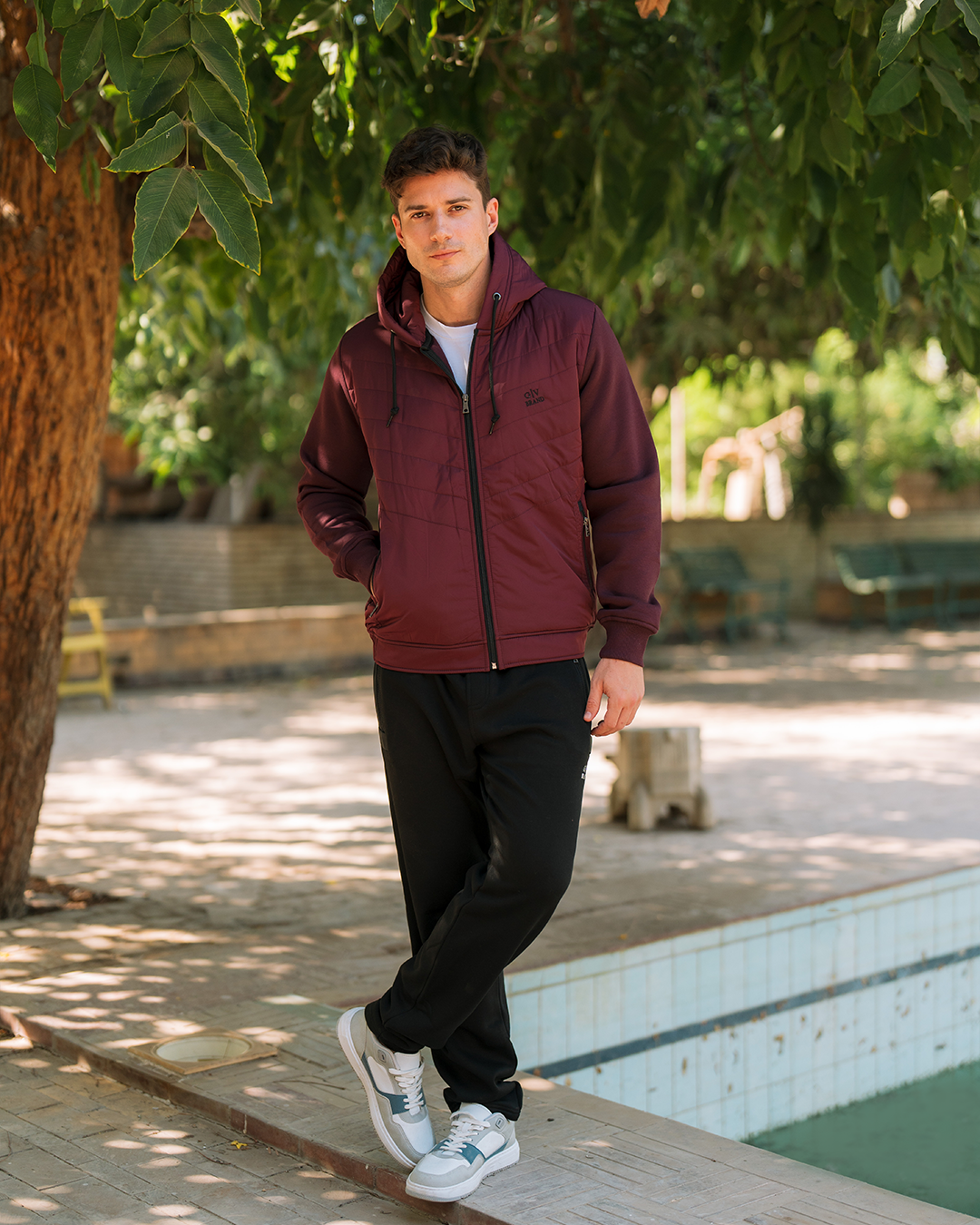 G/V BRAND Men's pajamas with a hood, an open zipper, pockets and waterproof