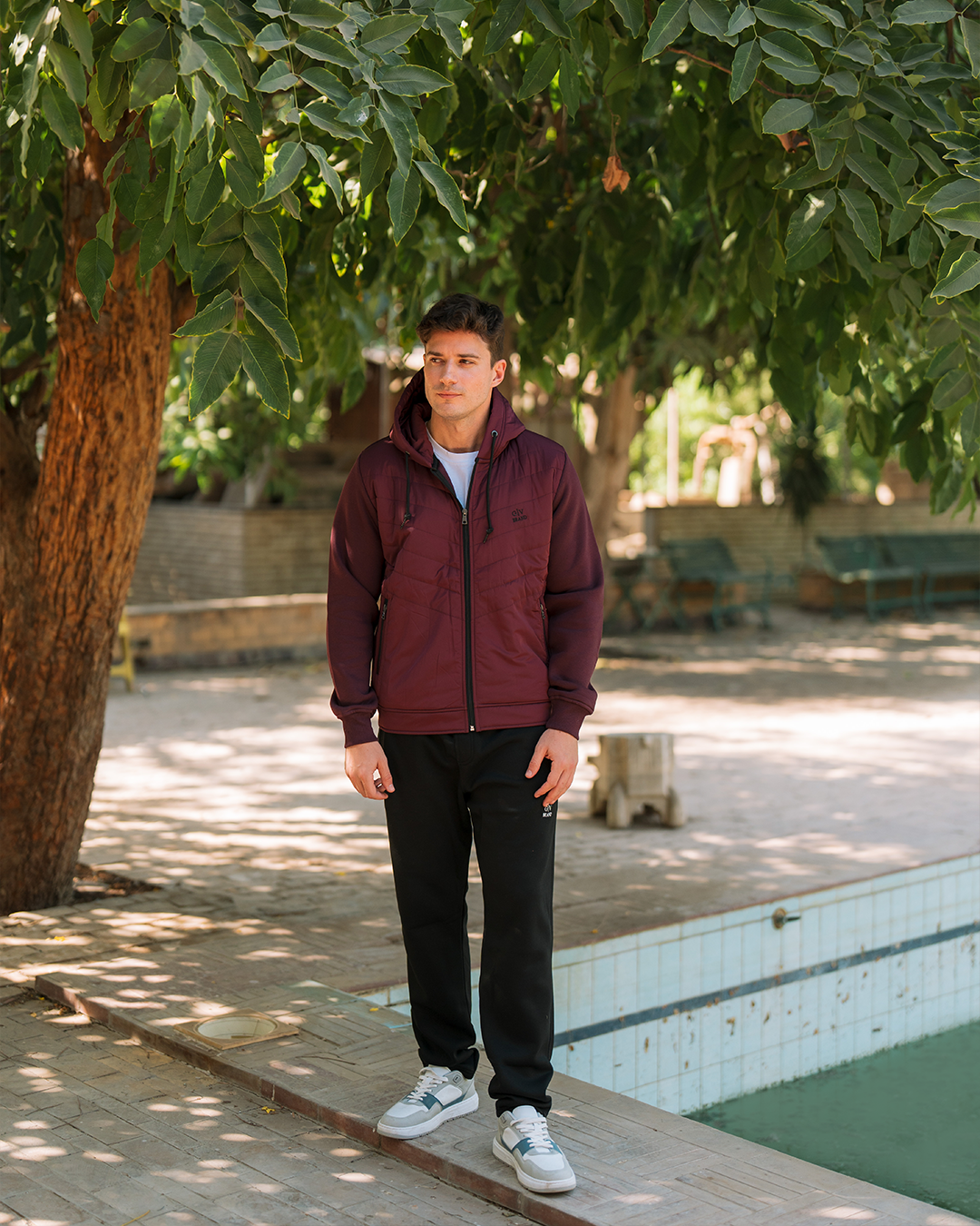 G/V BRAND Men's pajamas with a hood, an open zipper, pockets and waterproof