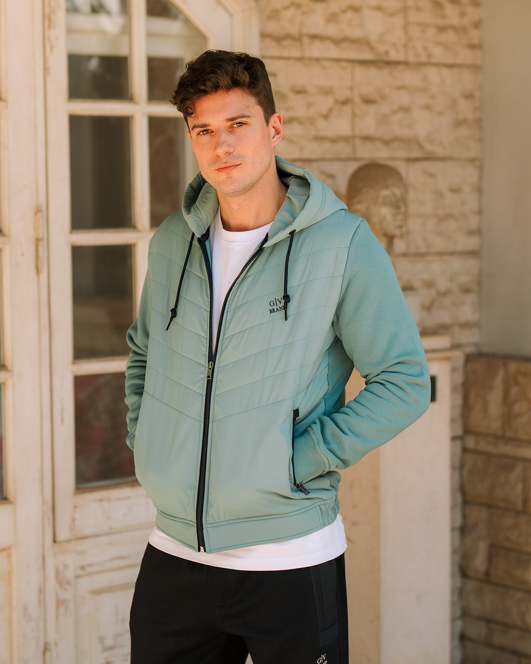 G/V BRAND Men's pajamas with a hood, an open zipper, pockets and waterproof