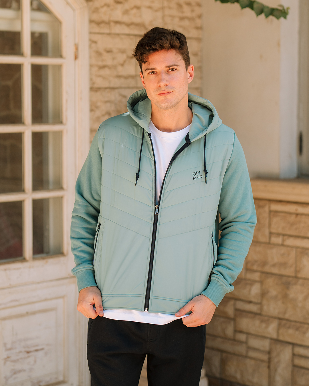 G/V BRAND Men's pajamas with a hood, an open zipper, pockets and waterproof