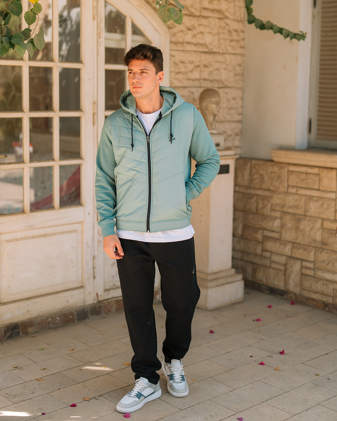 G/V BRAND Men's pajamas with a hood, an open zipper, pockets and waterproof