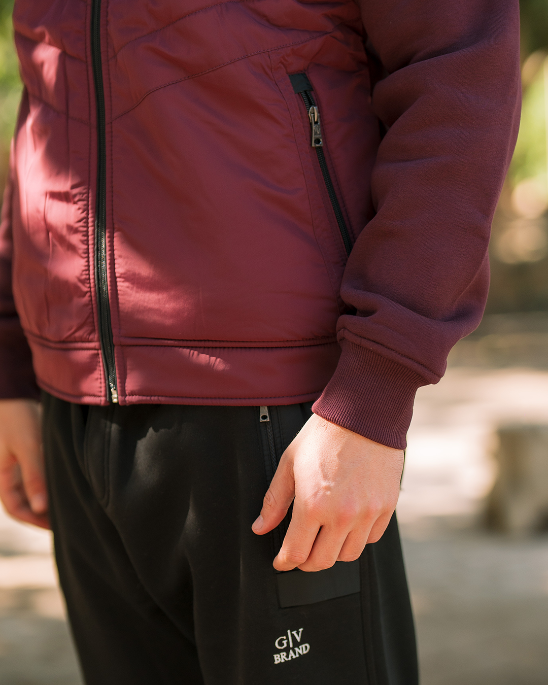 G/V BRAND Men's pajamas with a hood, an open zipper, pockets and waterproof