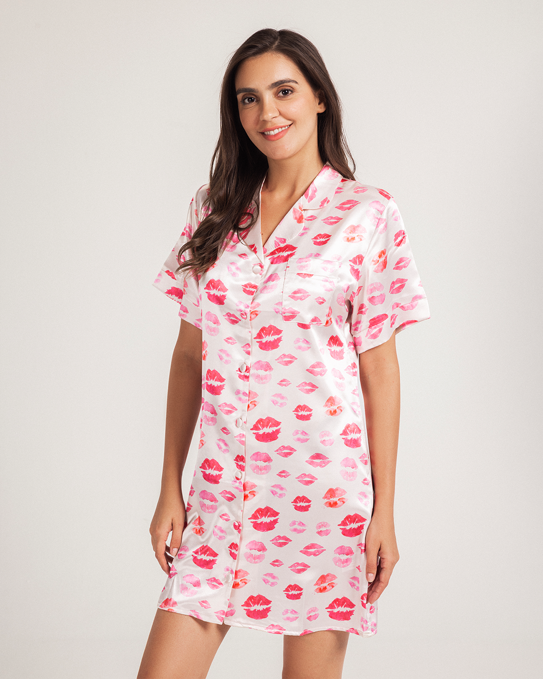 قميص حريمي ساتان بزراير أشكال