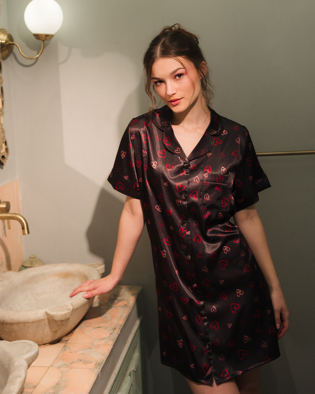 قميص حريمي ساتان بزراير أشكال