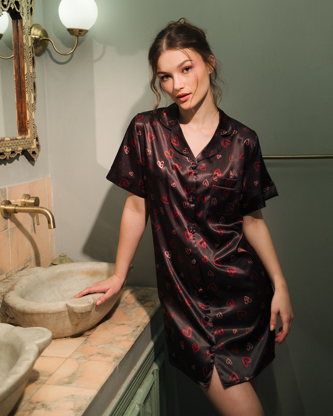 قميص حريمي ساتان بزراير أشكال