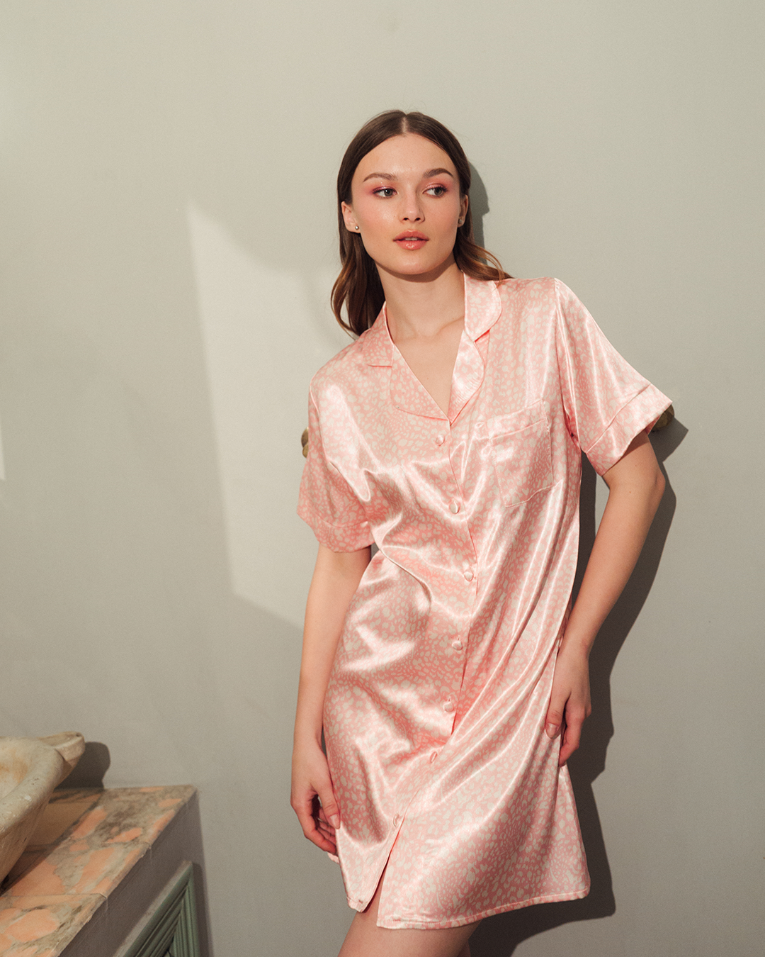 قميص حريمي ساتان بزراير أشكال