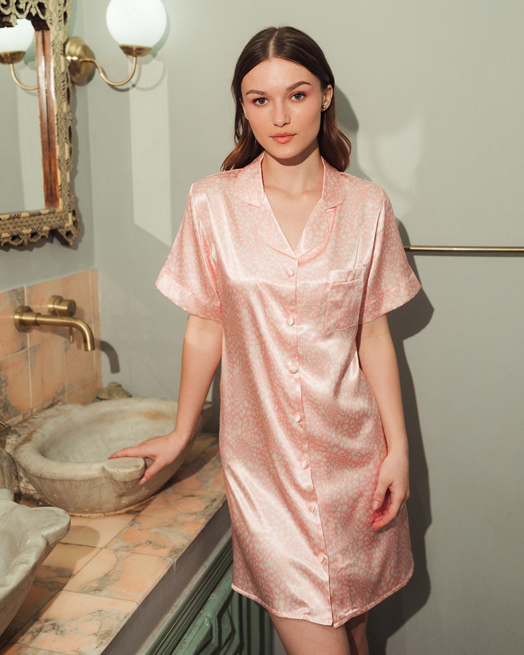 قميص حريمي ساتان بزراير أشكال