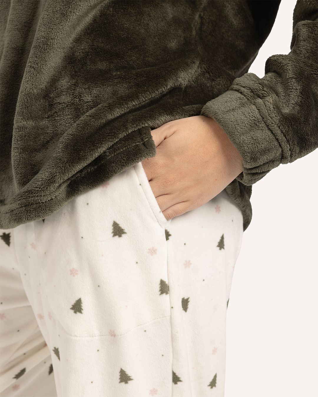 بيجاما قطيفه سحر الشتاء