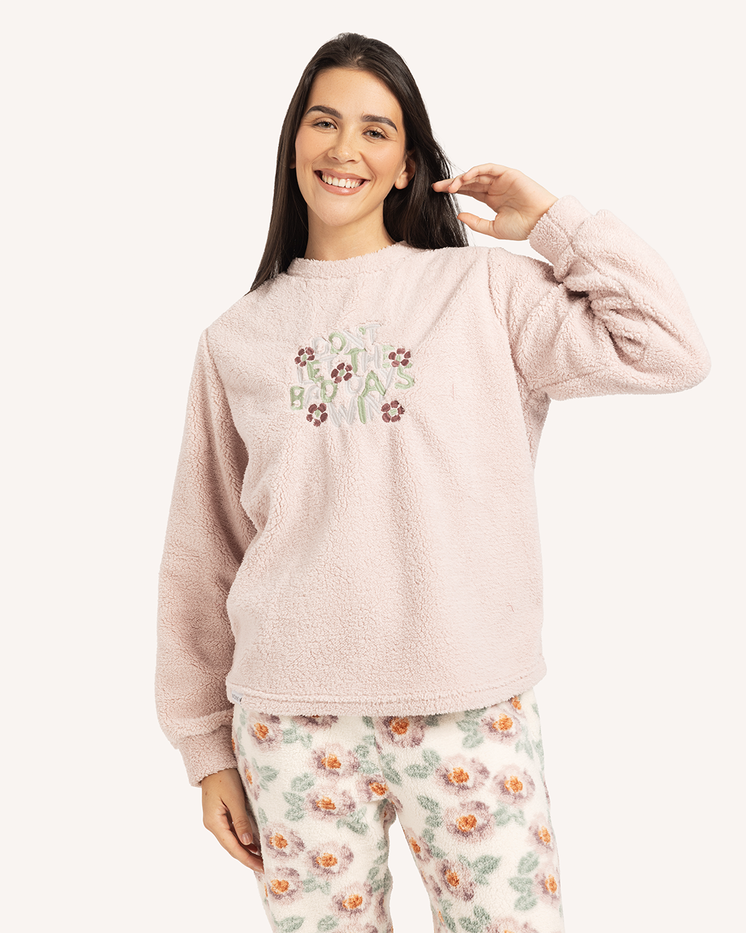 بيجاما بنطلون ورود و توب بكم