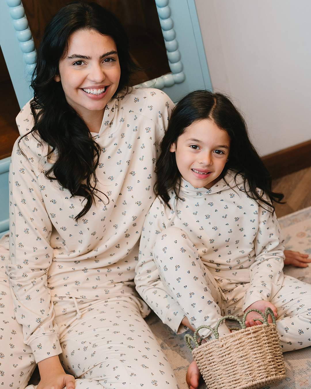 بيجاما بكابيشون ورود الشتاء