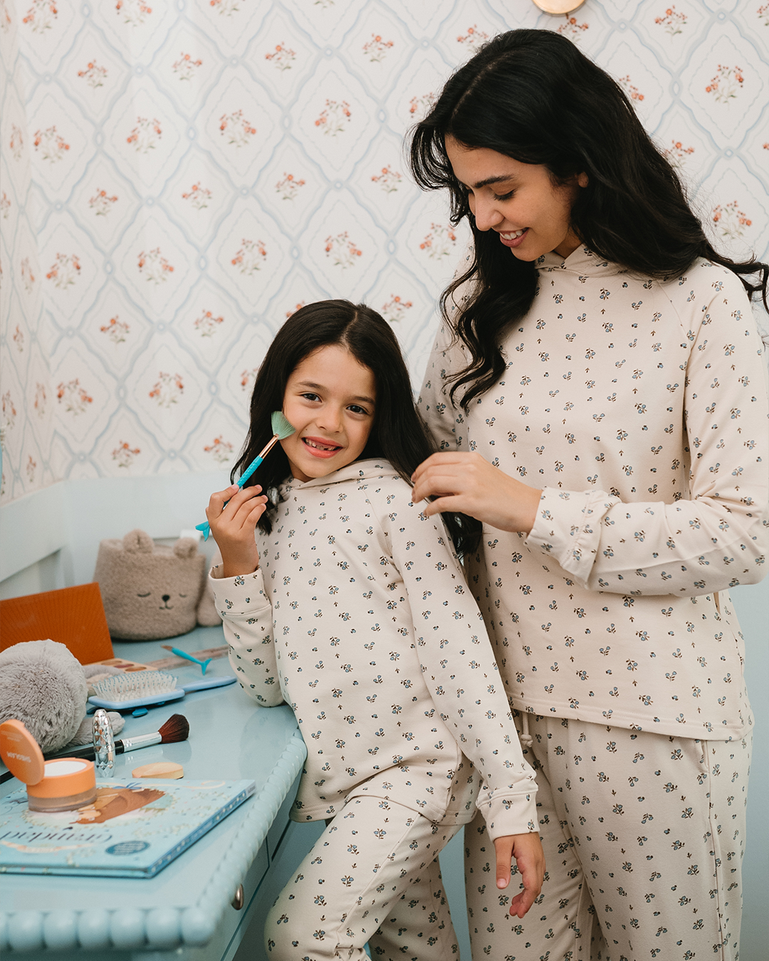 بيجاما بكابيشون ورود الشتاء