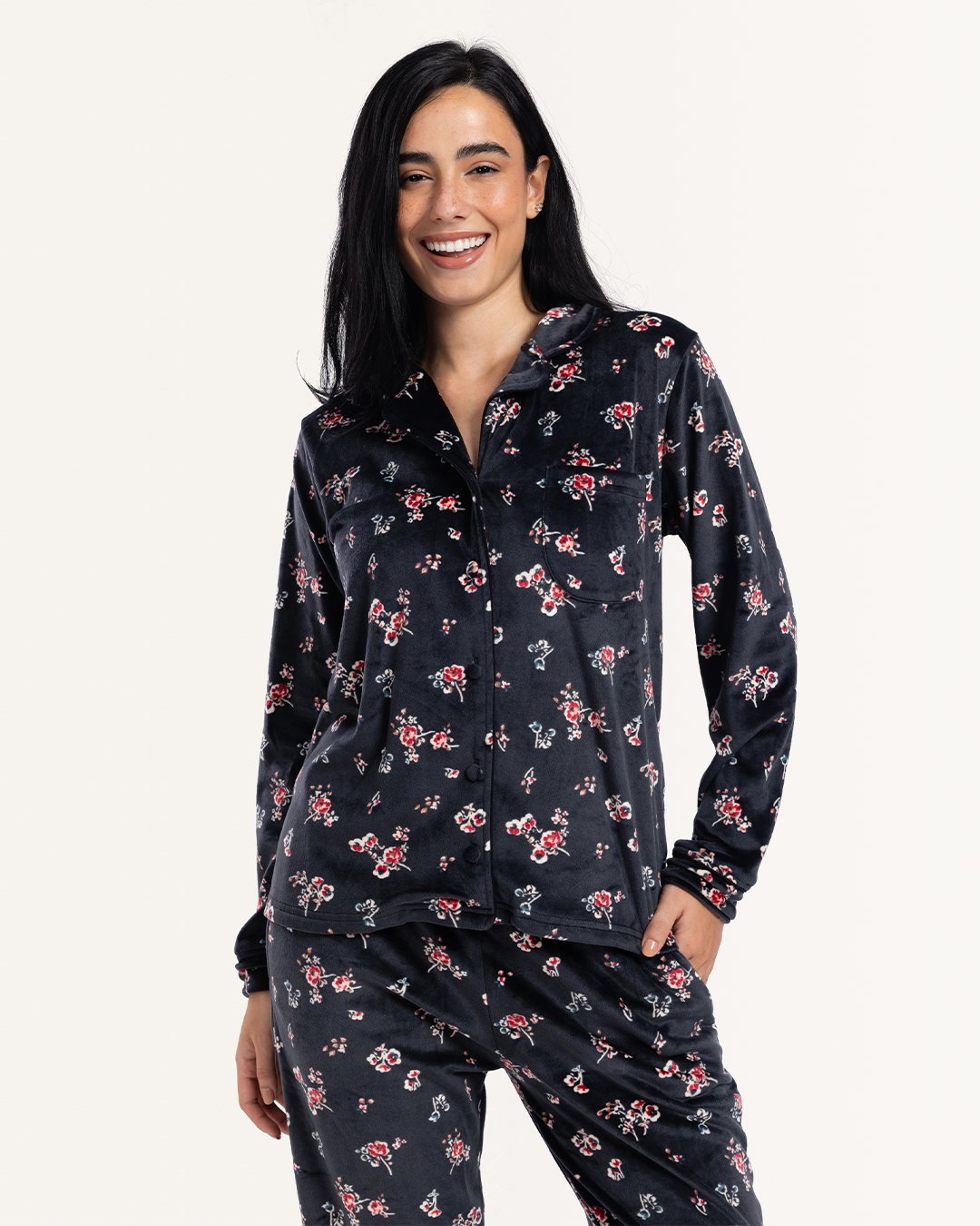 بيجاما كلاسيك بزراير ورورد