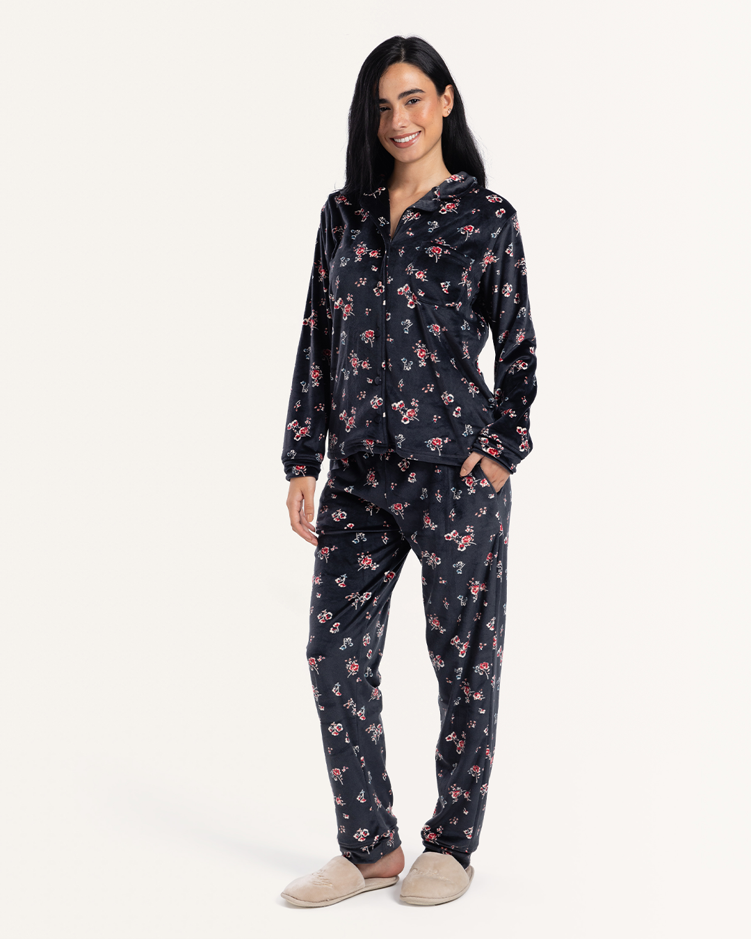 بيجاما كلاسيك بزراير ورورد