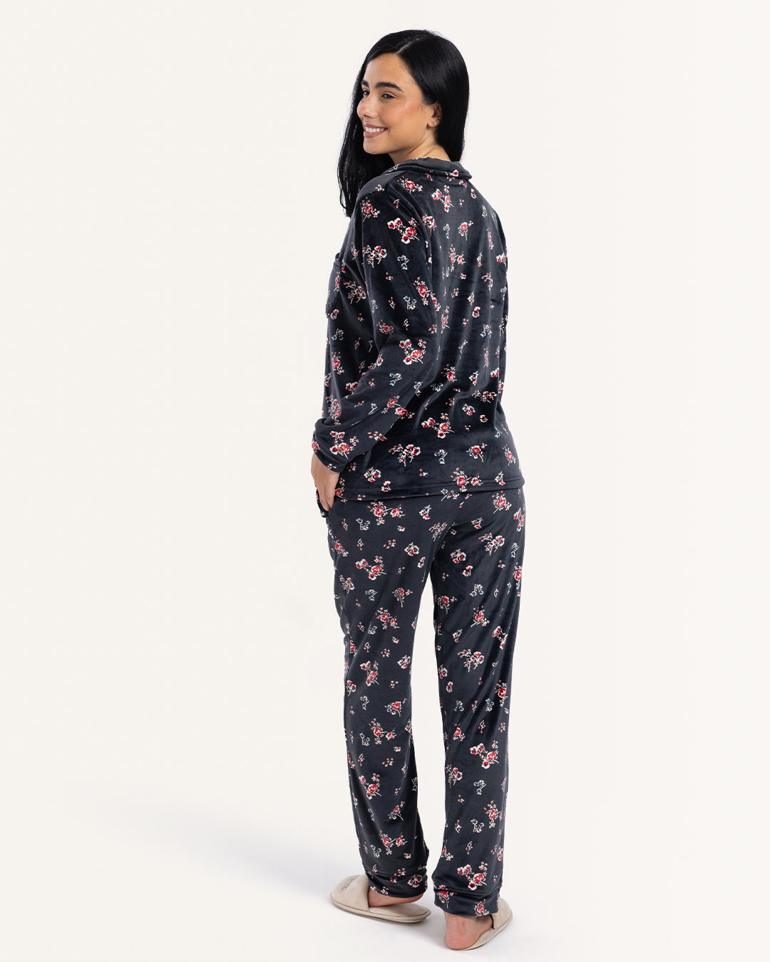 بيجاما كلاسيك بزراير ورورد