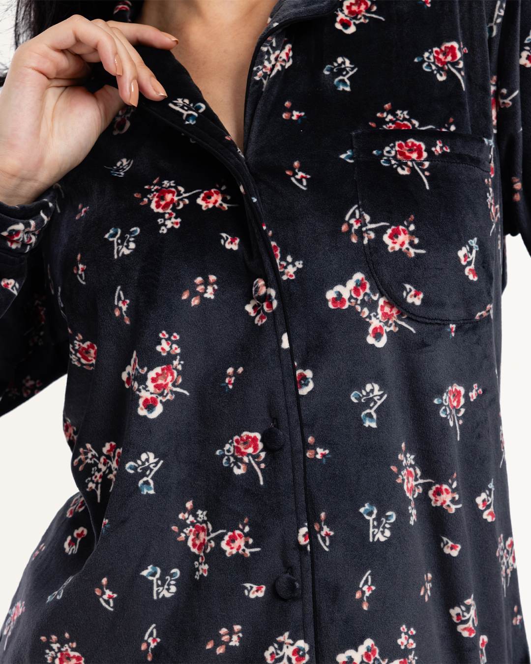 بيجاما كلاسيك بزراير ورورد