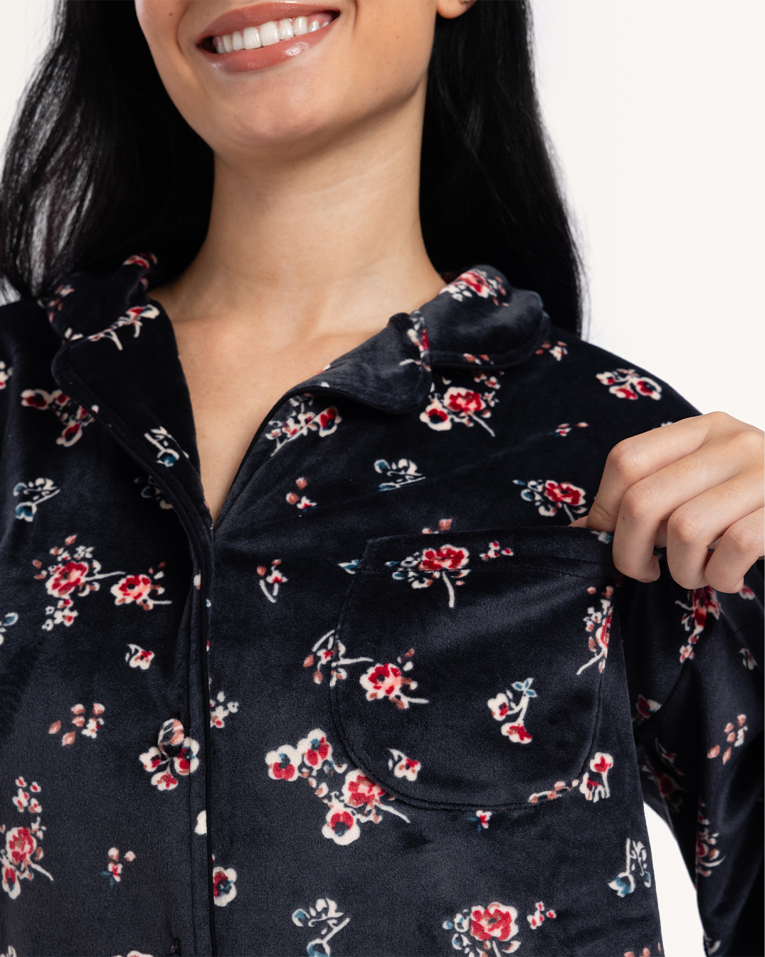 بيجاما كلاسيك بزراير ورورد