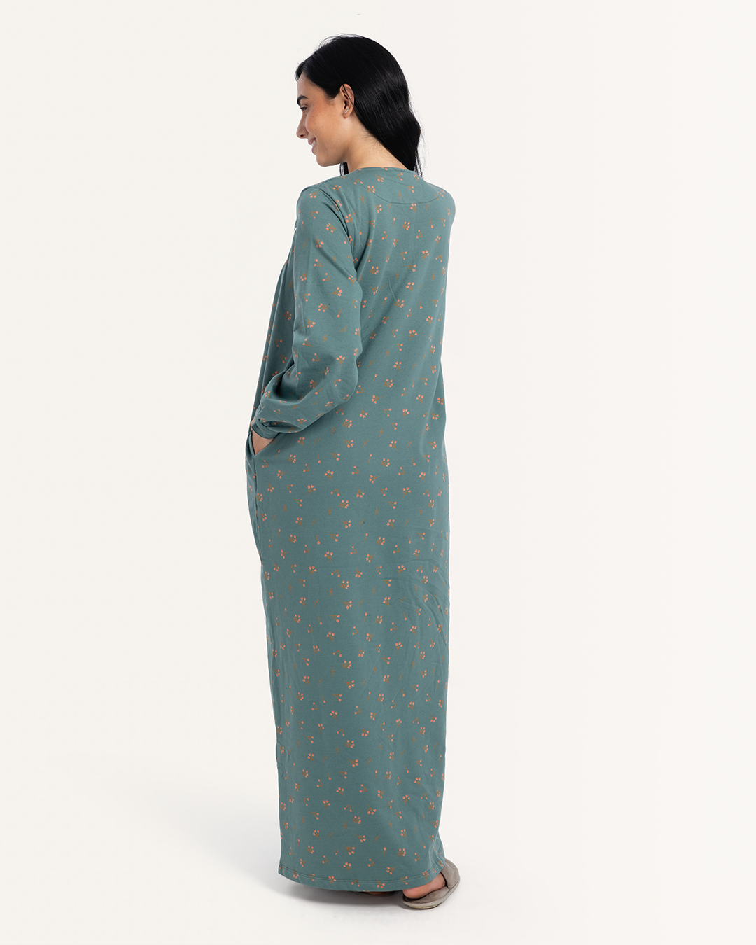 جلابية حريمي بزراير و جيوب ورود الشتاء