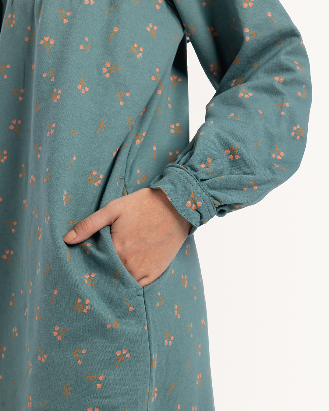 جلابية حريمي بزراير و جيوب ورود الشتاء