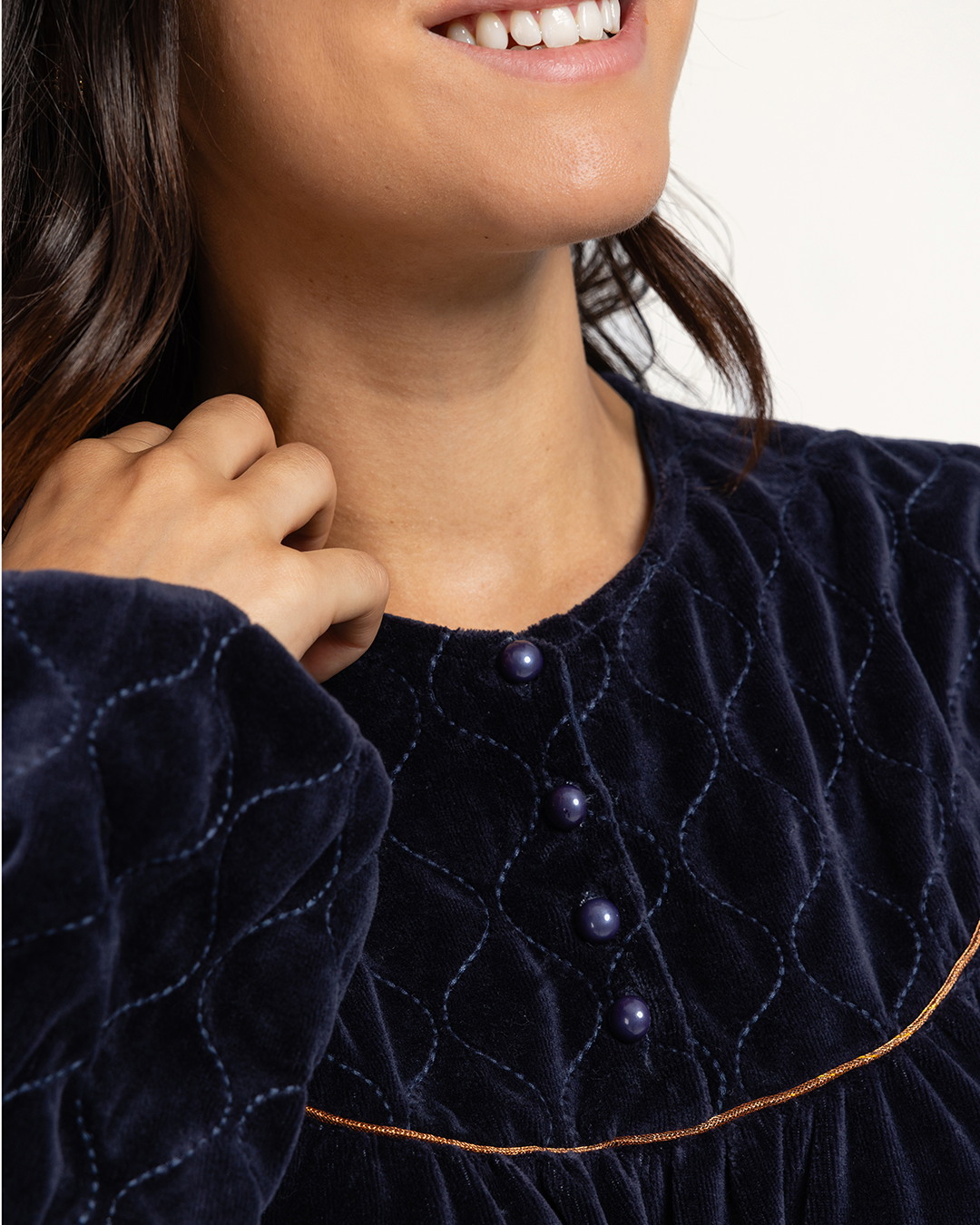 جلابية بزراير و تطريز أندلسي