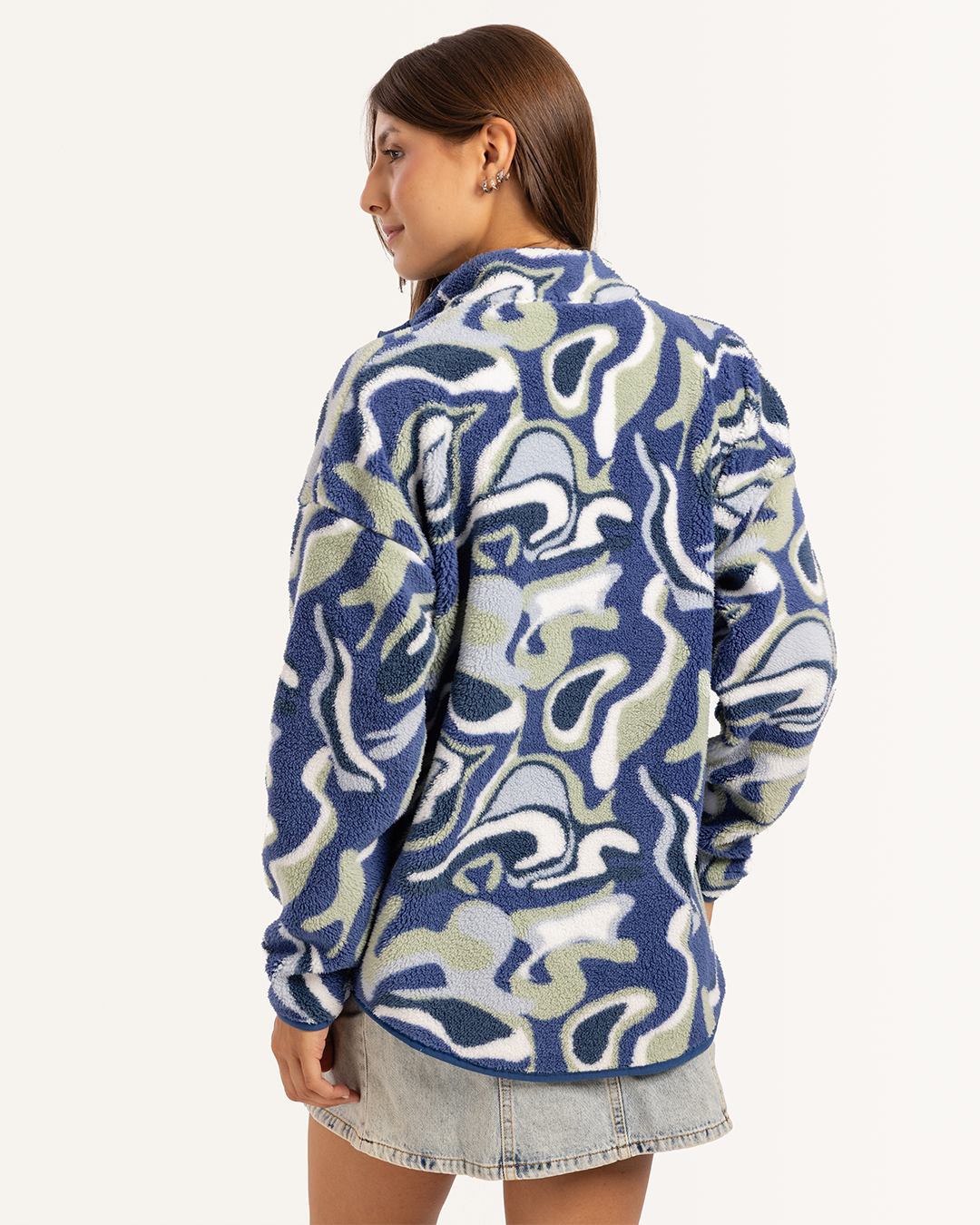 جاكت رقبة عالية الوان متداخله