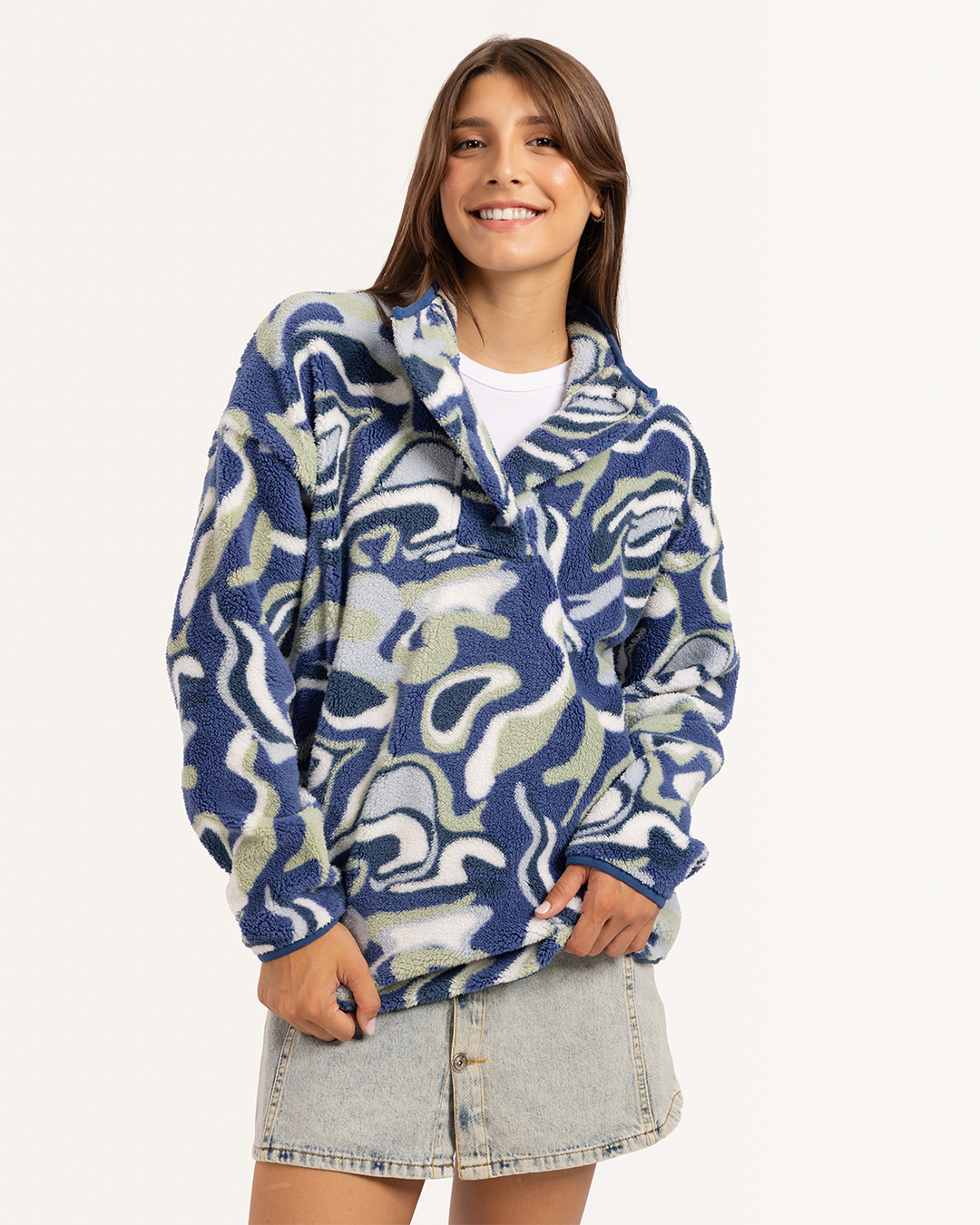 جاكت رقبة عالية الوان متداخله