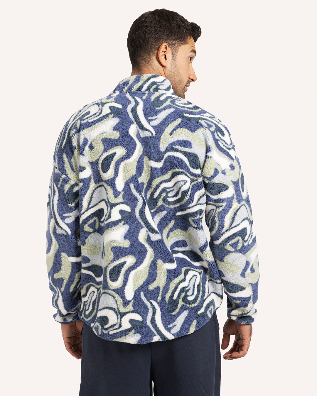 جاكت رقبة عالية الوان متداخله