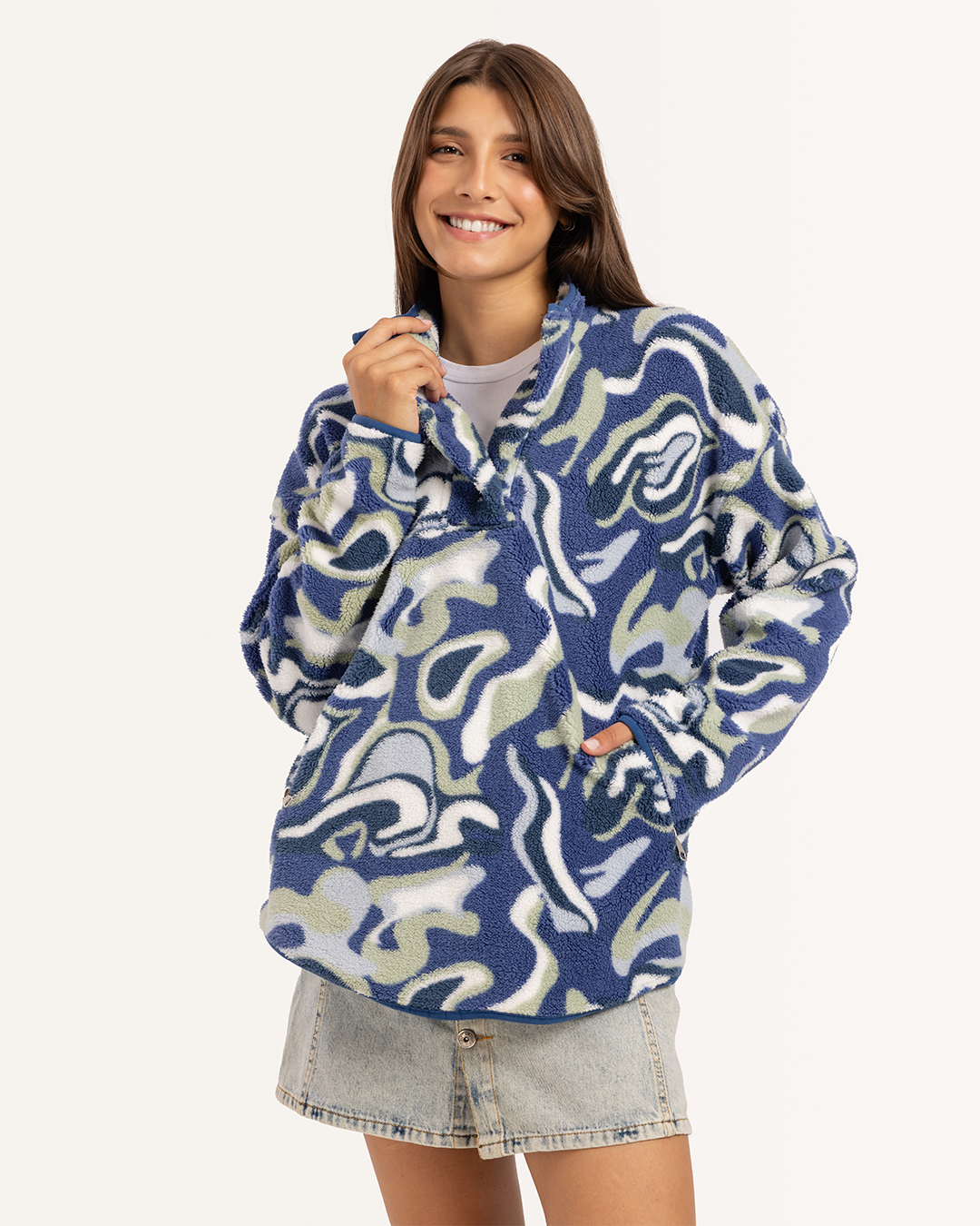 جاكت رقبة عالية الوان متداخله