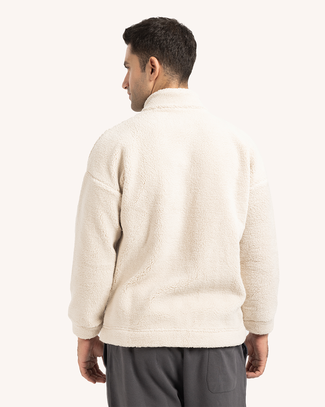 جاكت رقبة عالية