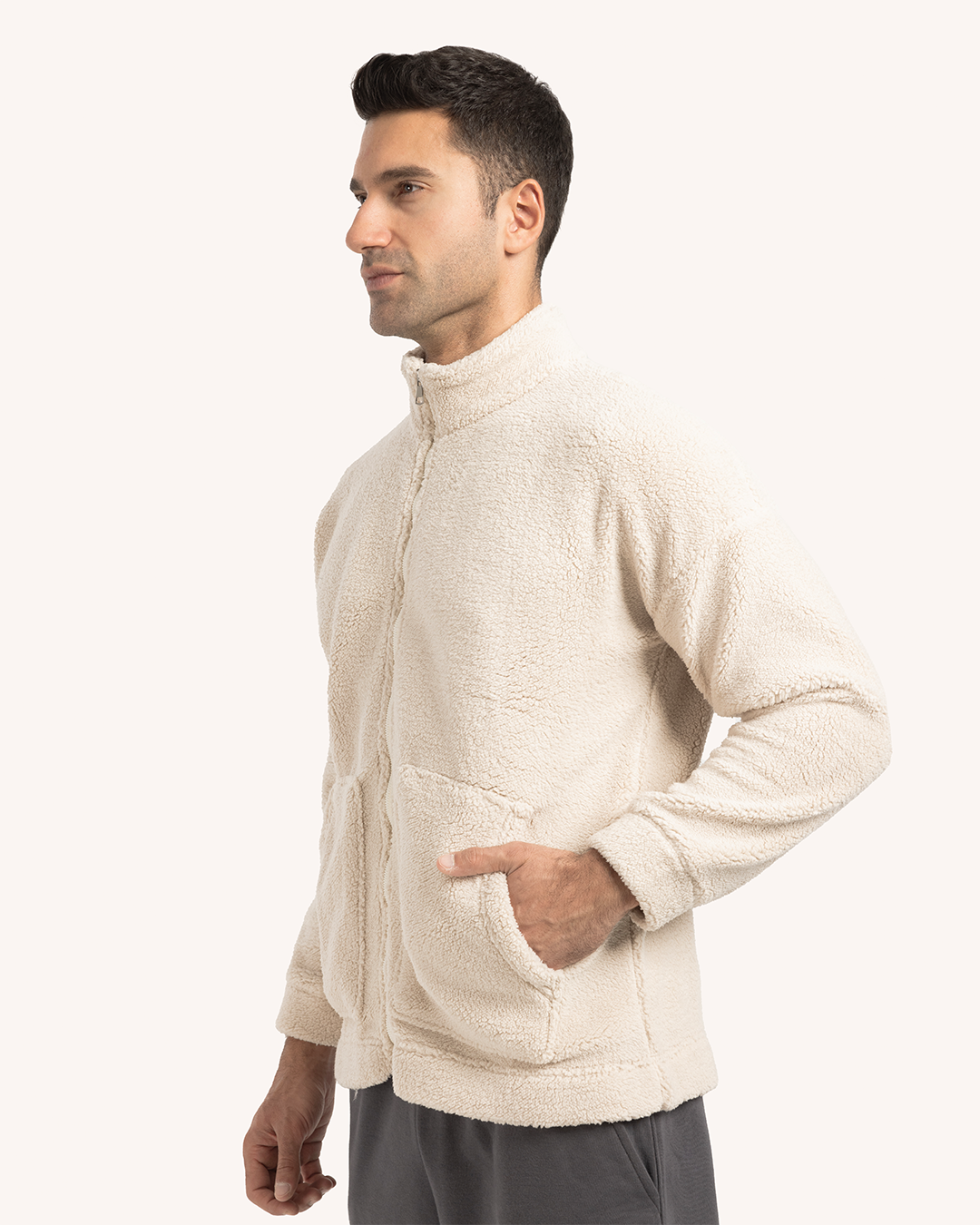 جاكت رقبة عالية