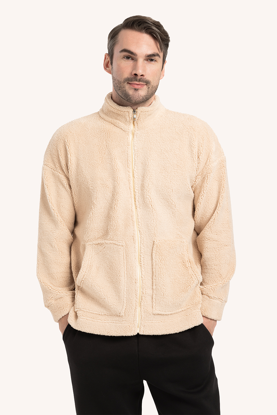 جاكت رقبة عالية