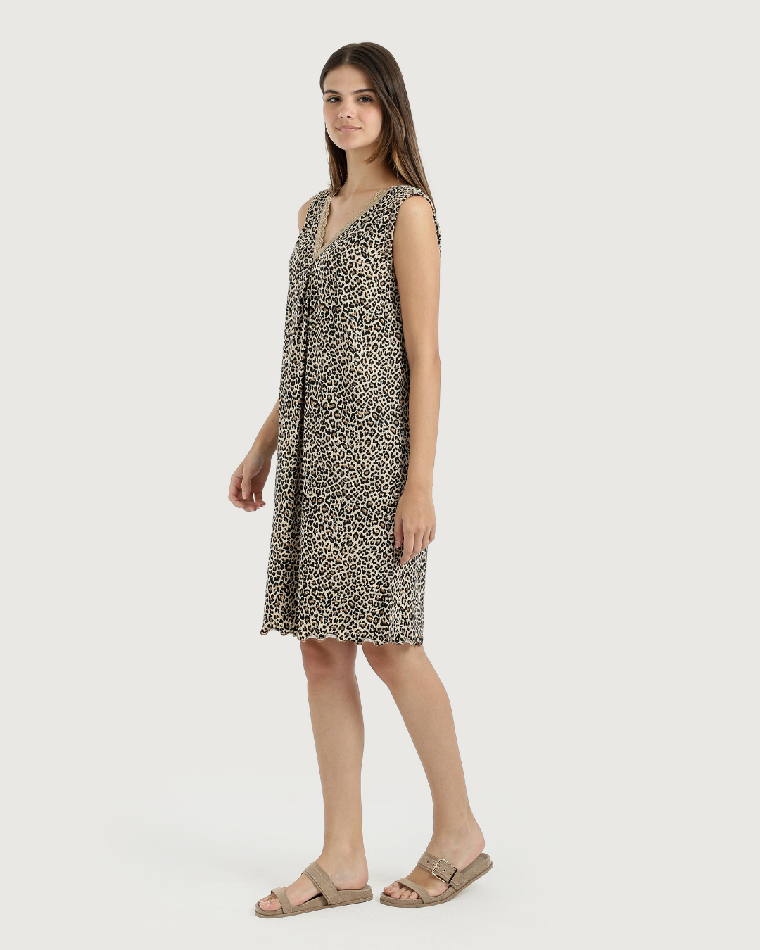 قميص حريمى V كت تايجر