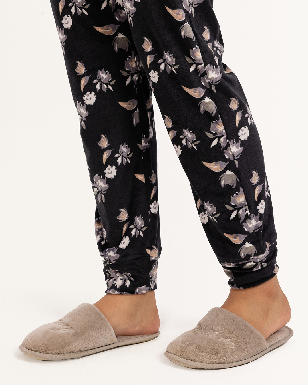 بيجاما ورود على الاكمام