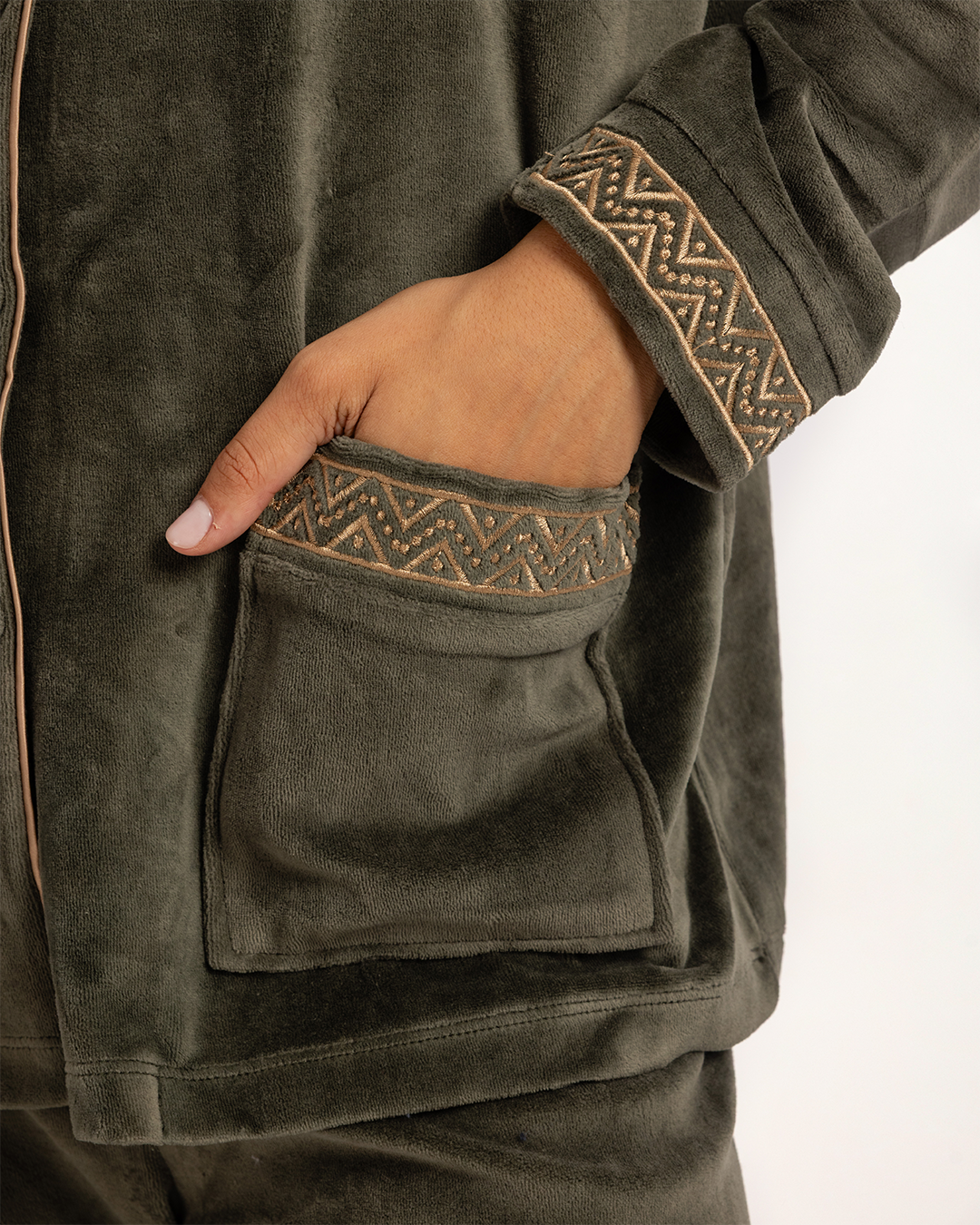 بيجاما حريمي كلاسيك قطيفة