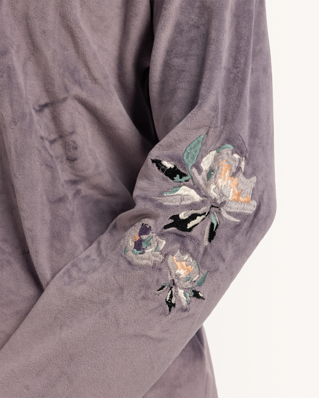 بيجاما ورود على الاكمام