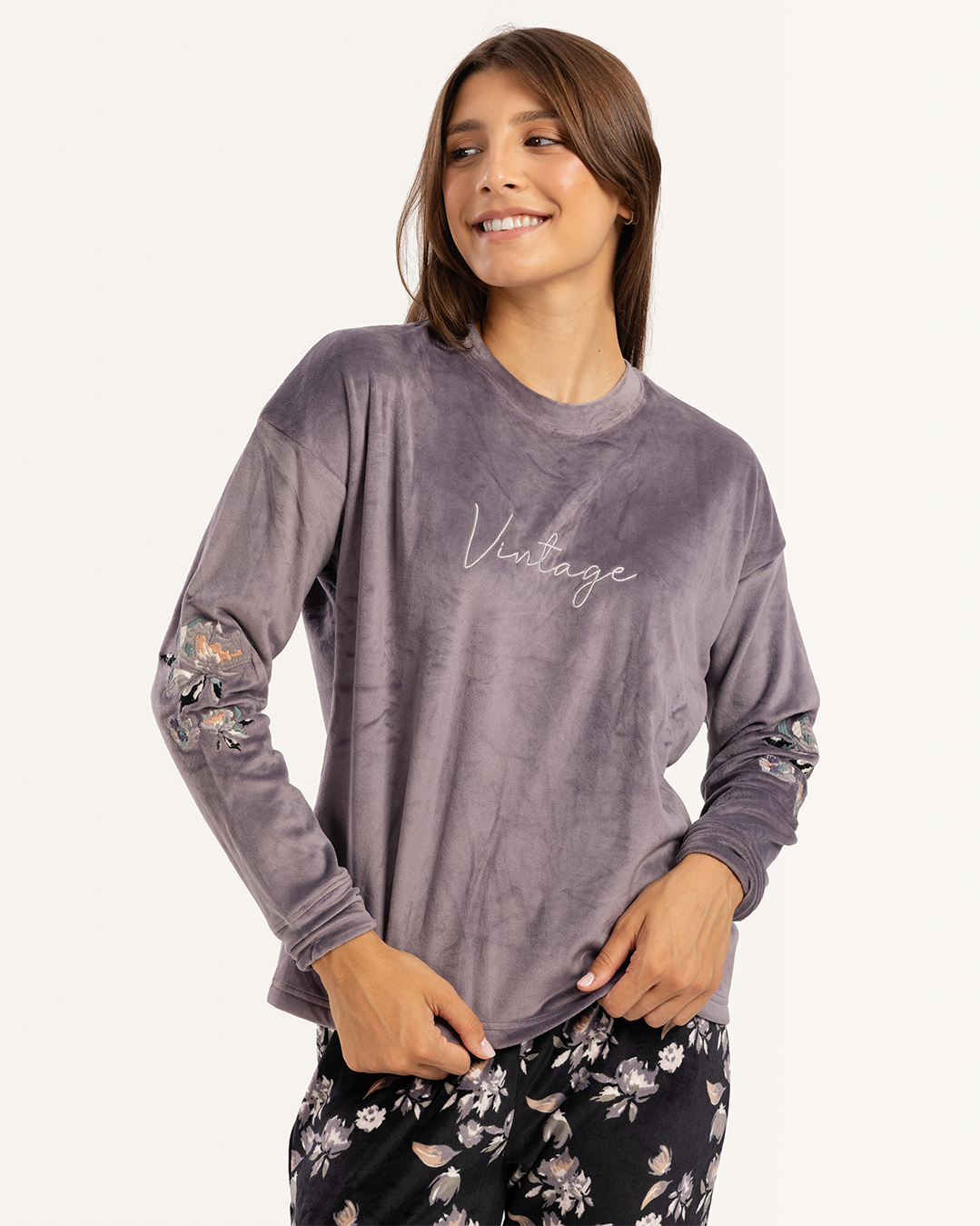 بيجاما ورود على الاكمام