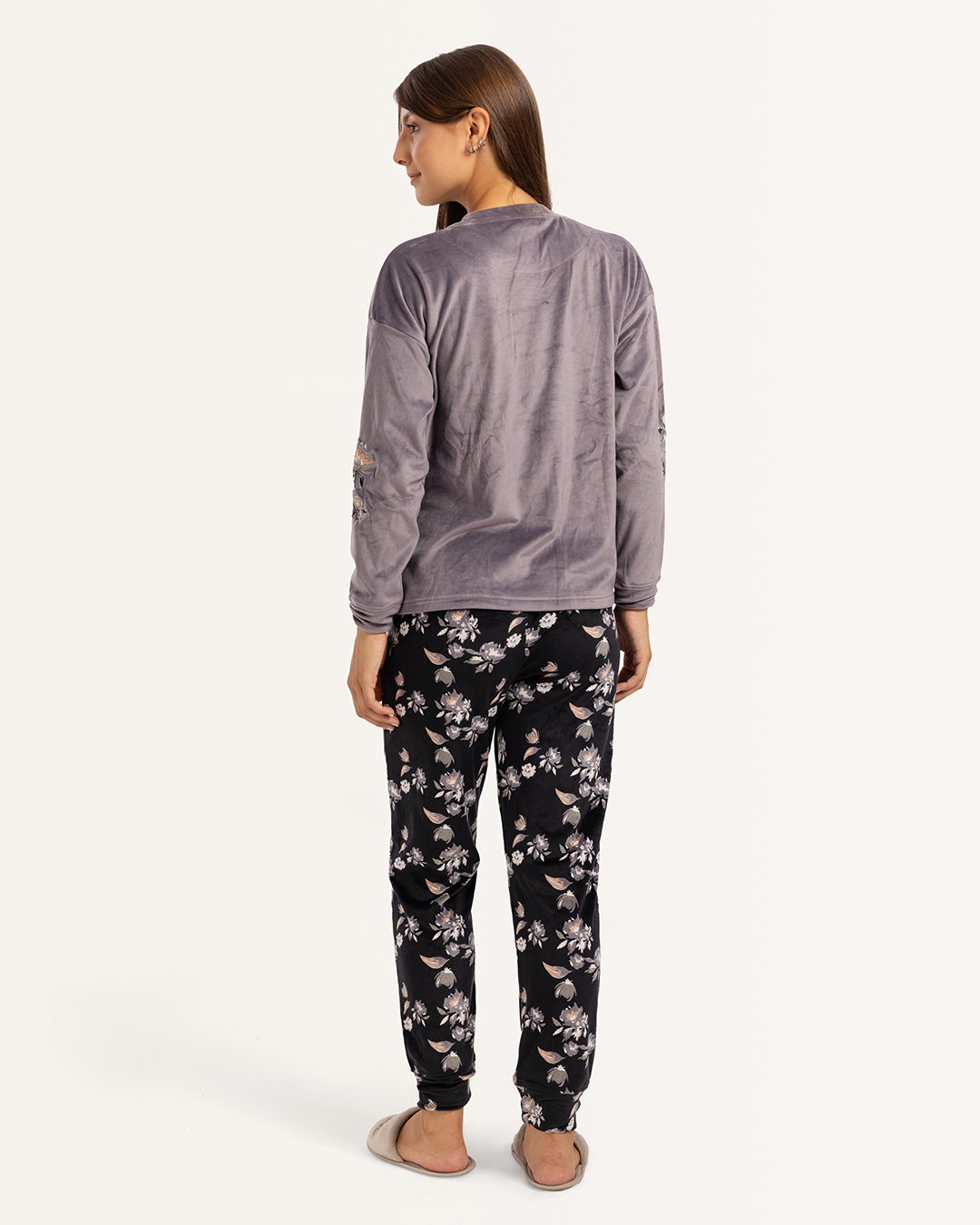 بيجاما ورود على الاكمام