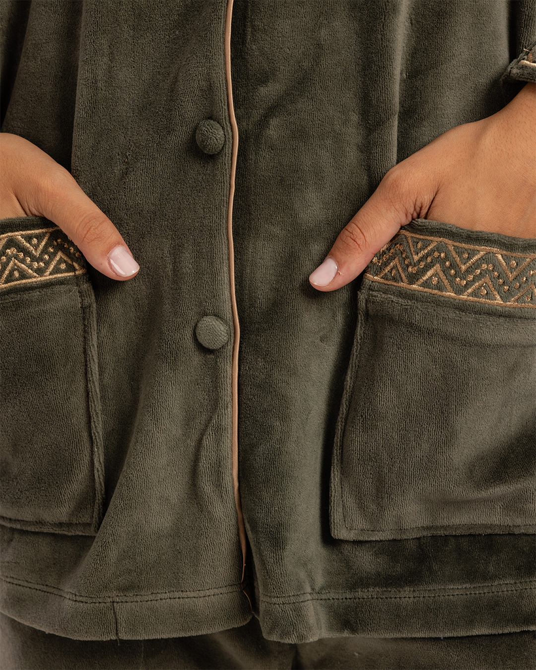 بيجاما حريمي كلاسيك قطيفة