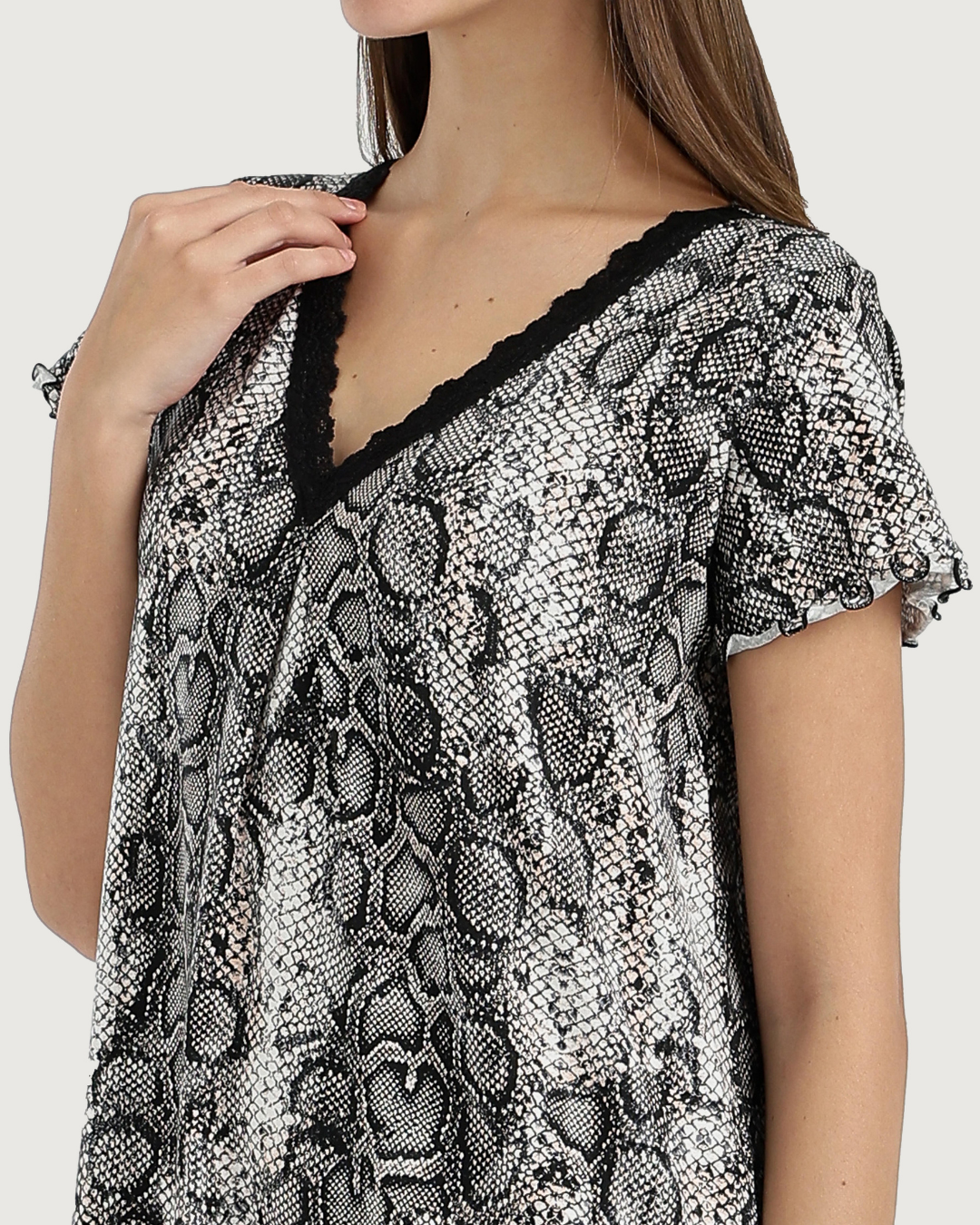 قميص حريمى V نص كم  جلد ثعبان