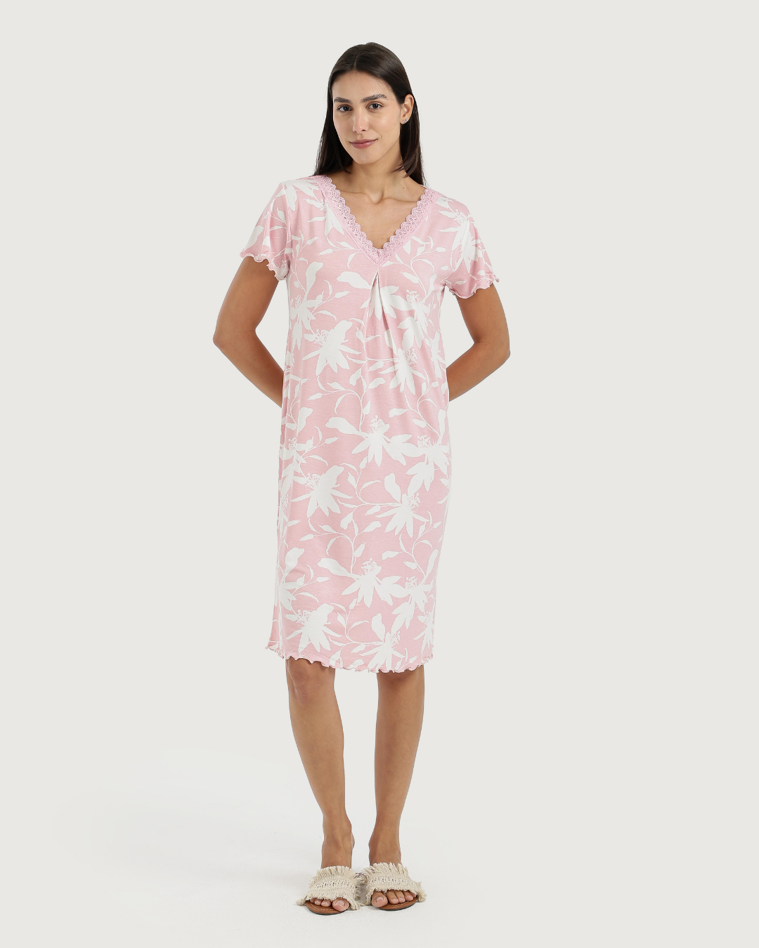 قميص حريمى V نص كم ورد