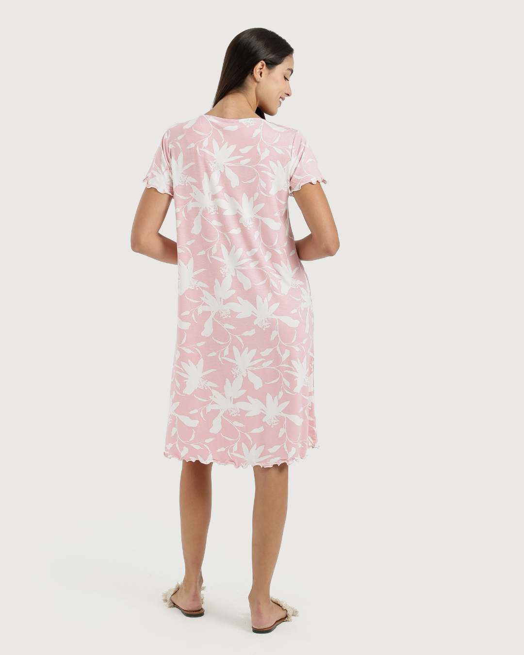 قميص حريمى V نص كم ورد