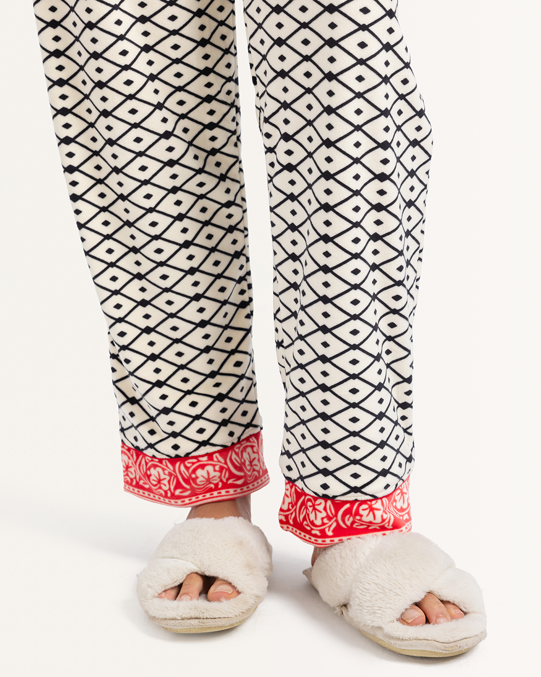 بيجاما كلاسيك بزراير قطيفه