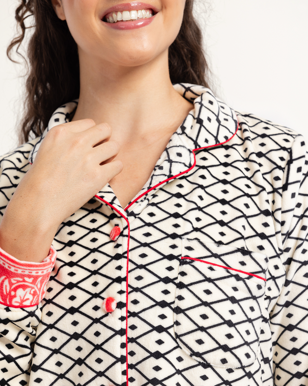 بيجاما كلاسيك بزراير قطيفه