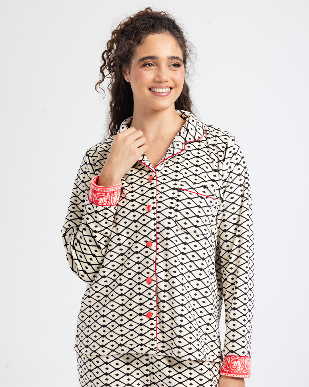 بيجاما كلاسيك بزراير قطيفه