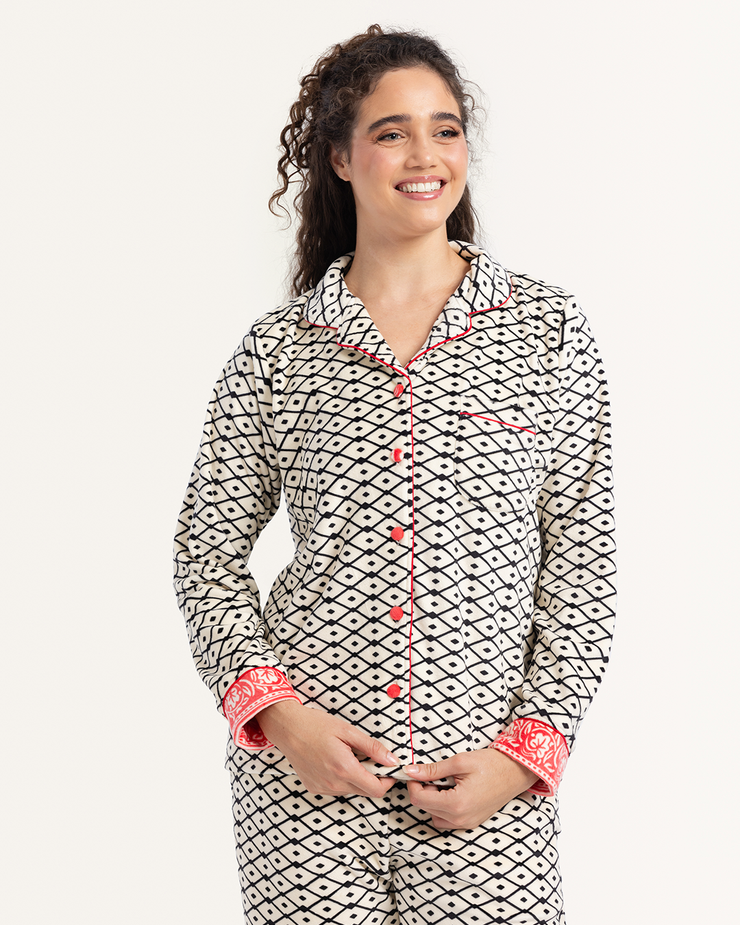 بيجاما كلاسيك بزراير قطيفه