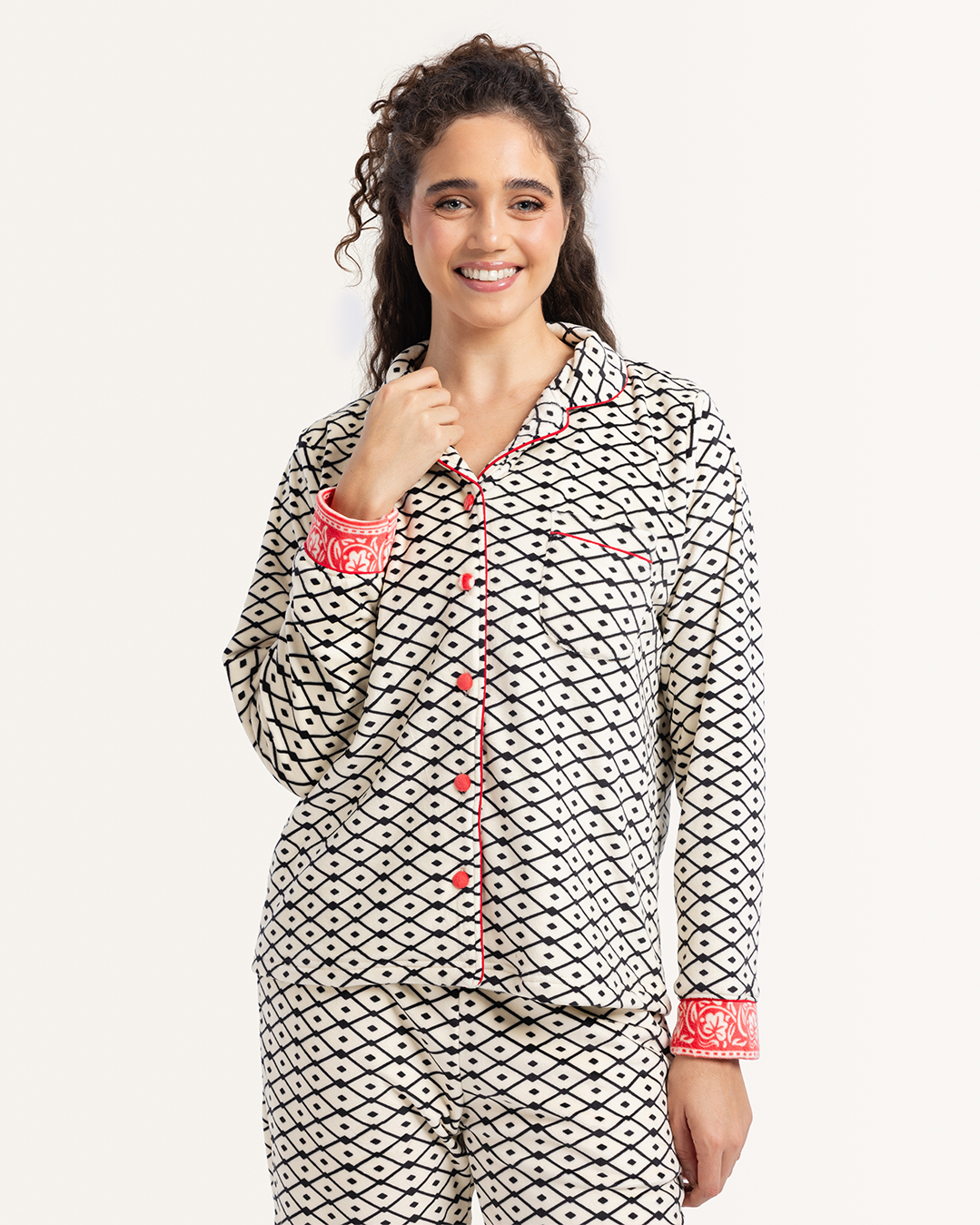 بيجاما كلاسيك بزراير قطيفه