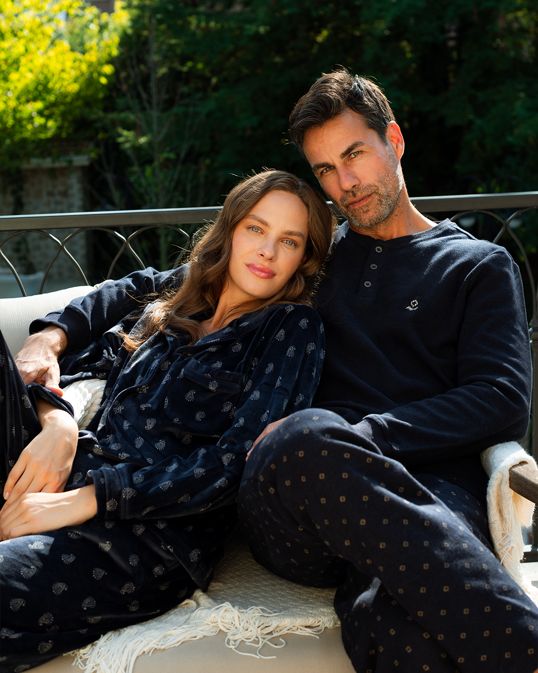 بيجاما كلاسيك بزراير قطيفه