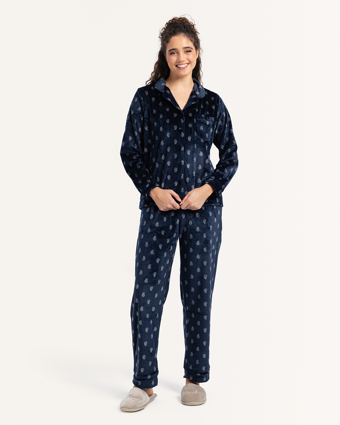 بيجاما كلاسيك بزراير قطيفه