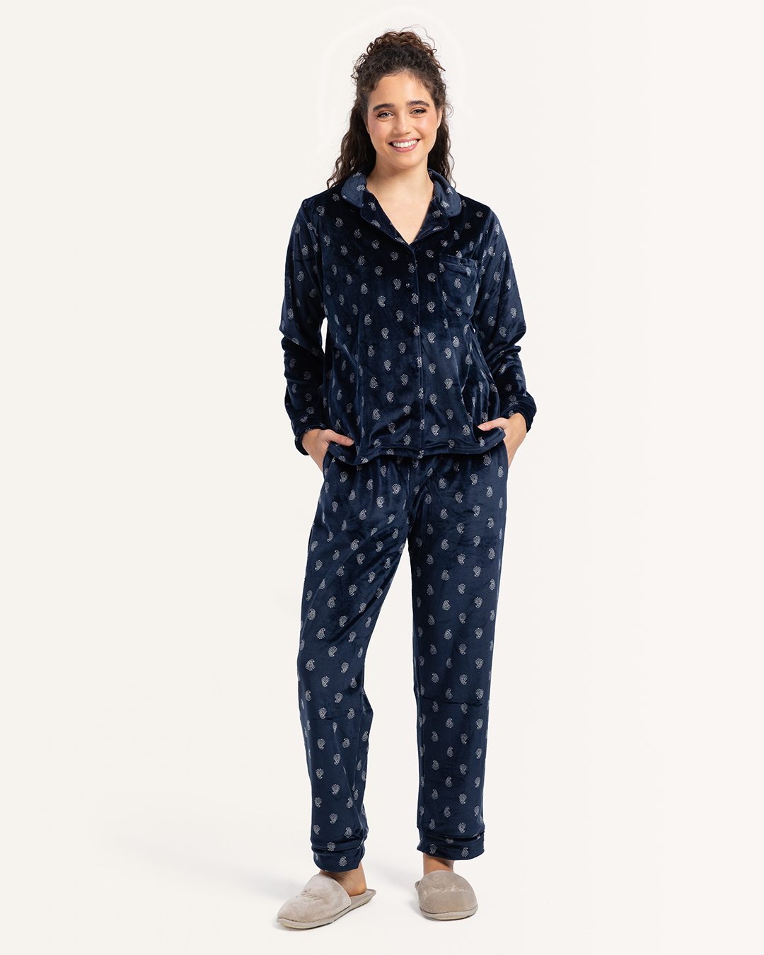 بيجاما كلاسيك بزراير قطيفه