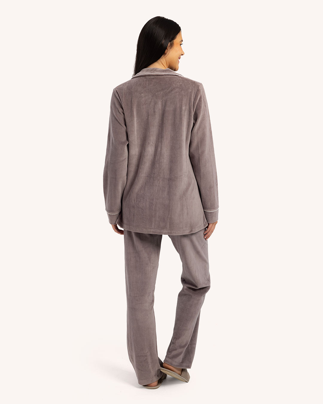 بيجاما حريمي كلاسيك قطيفة