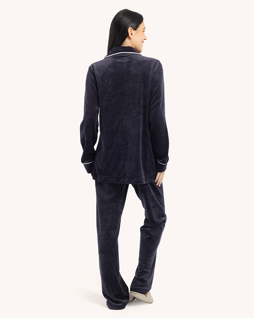 بيجاما حريمي كلاسيك قطيفة